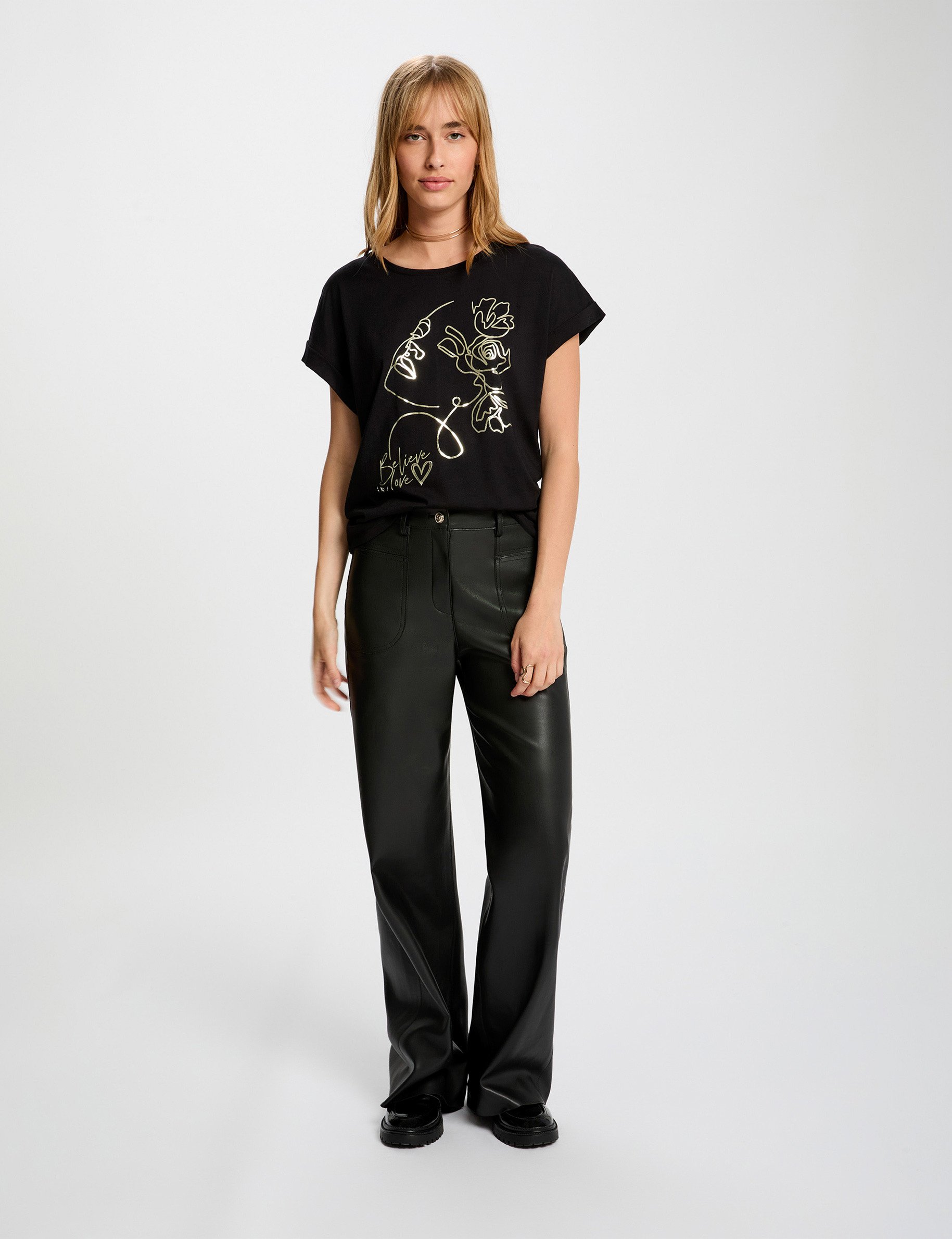 Straight t-shirt with round neck black women