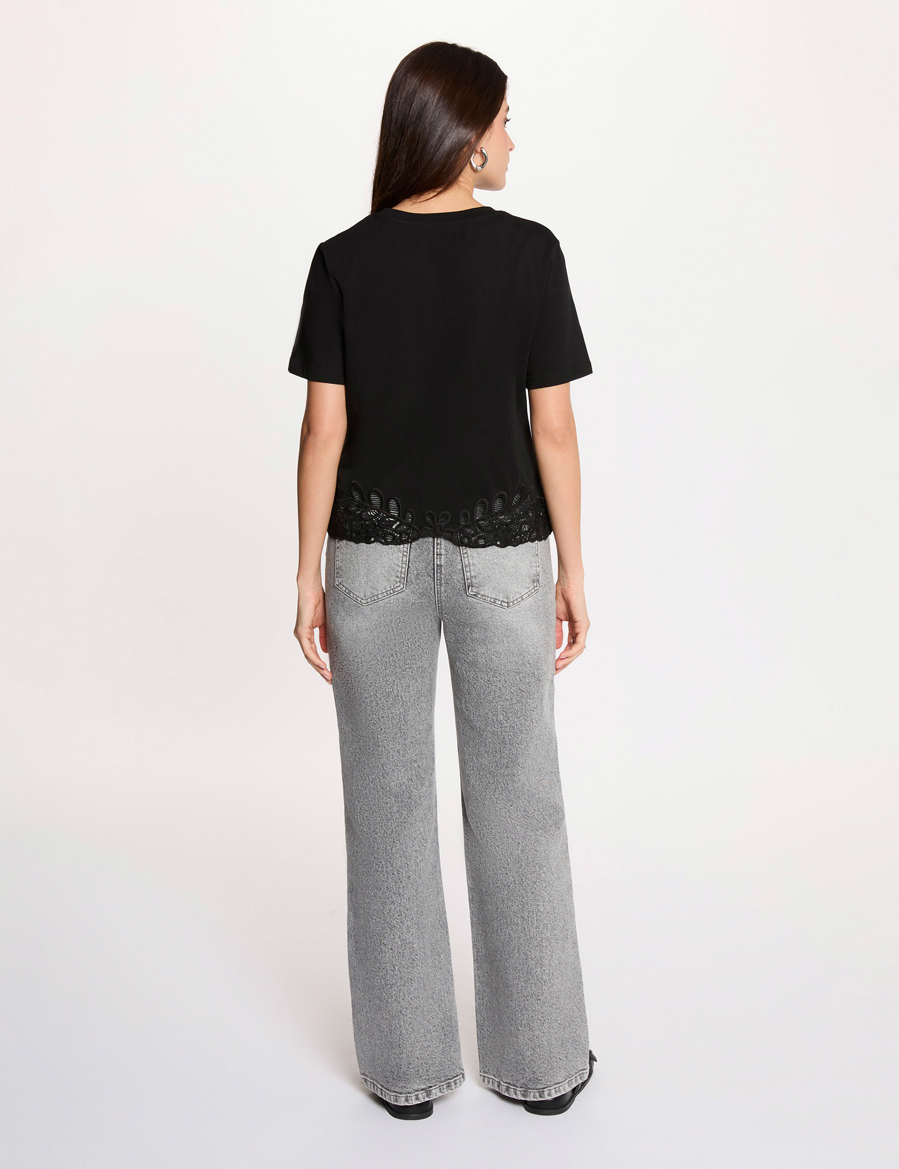 Embroidered round neck t-shirt black women