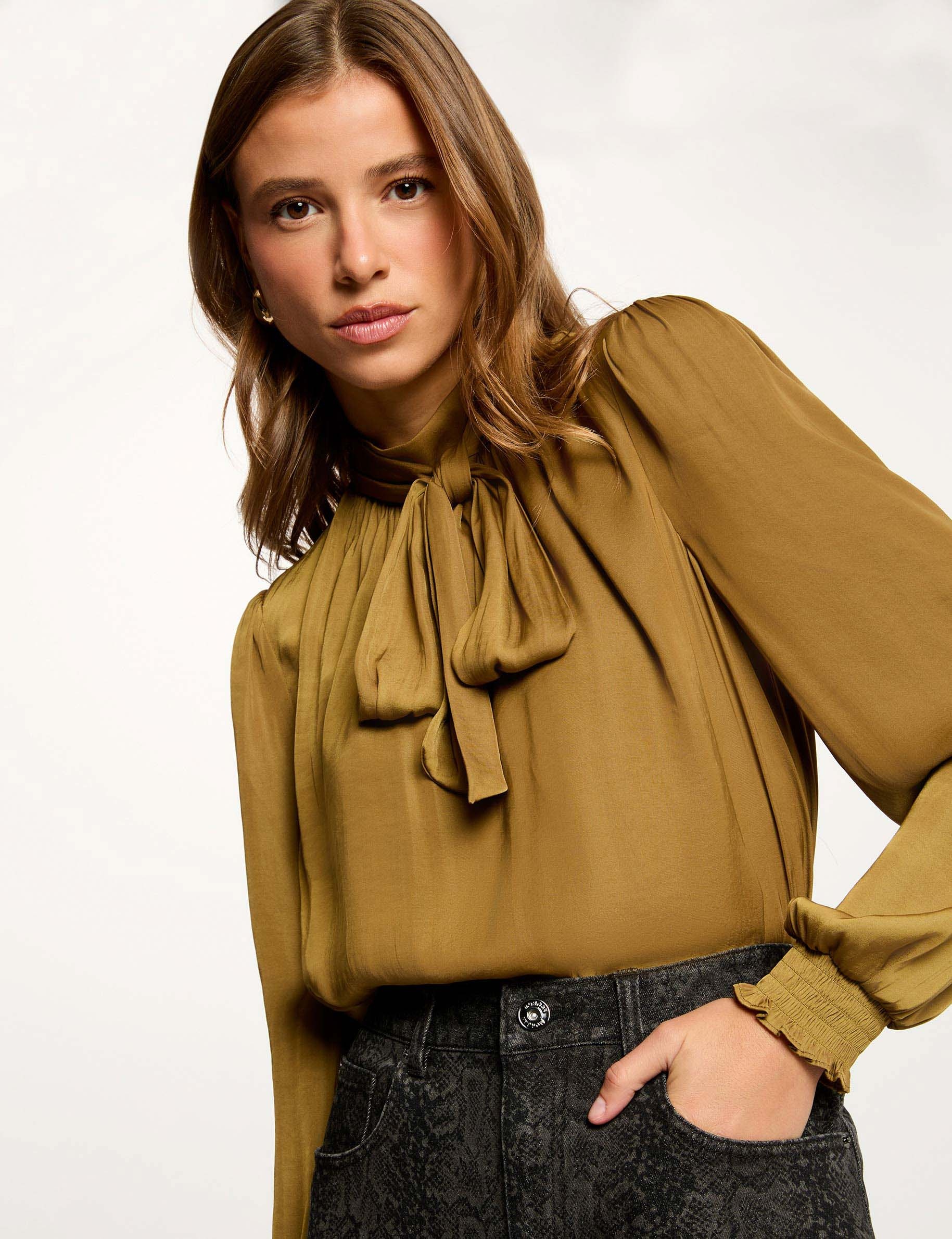 Blouse with lavallière collar camel women