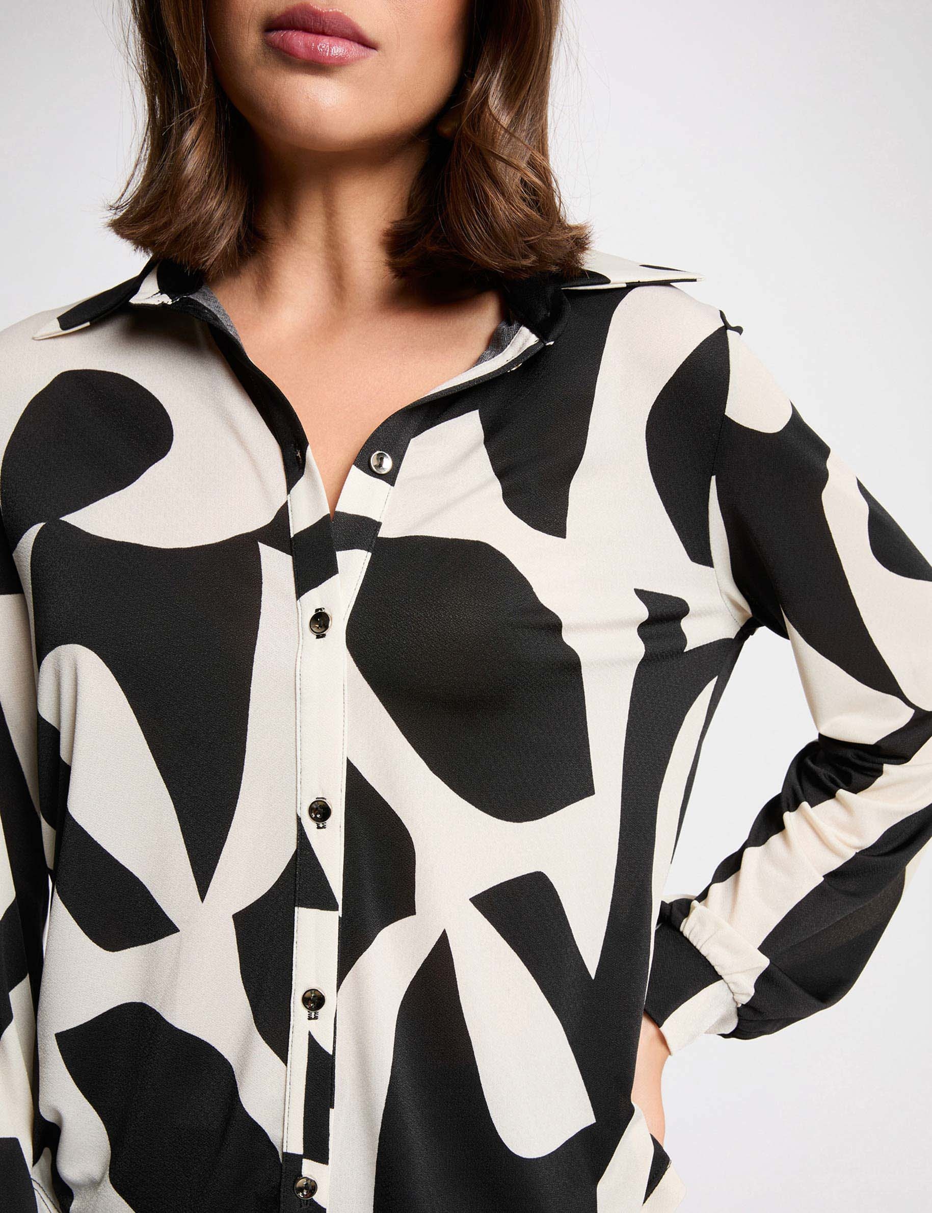 T-shirt with a turned-up collar white women