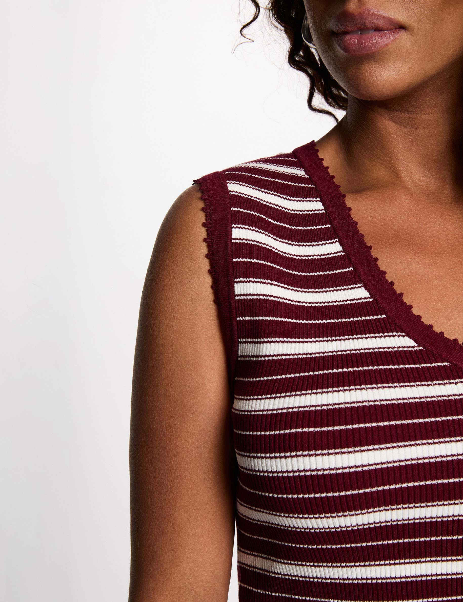 Sleeveless V-neck sweater bordeaux women