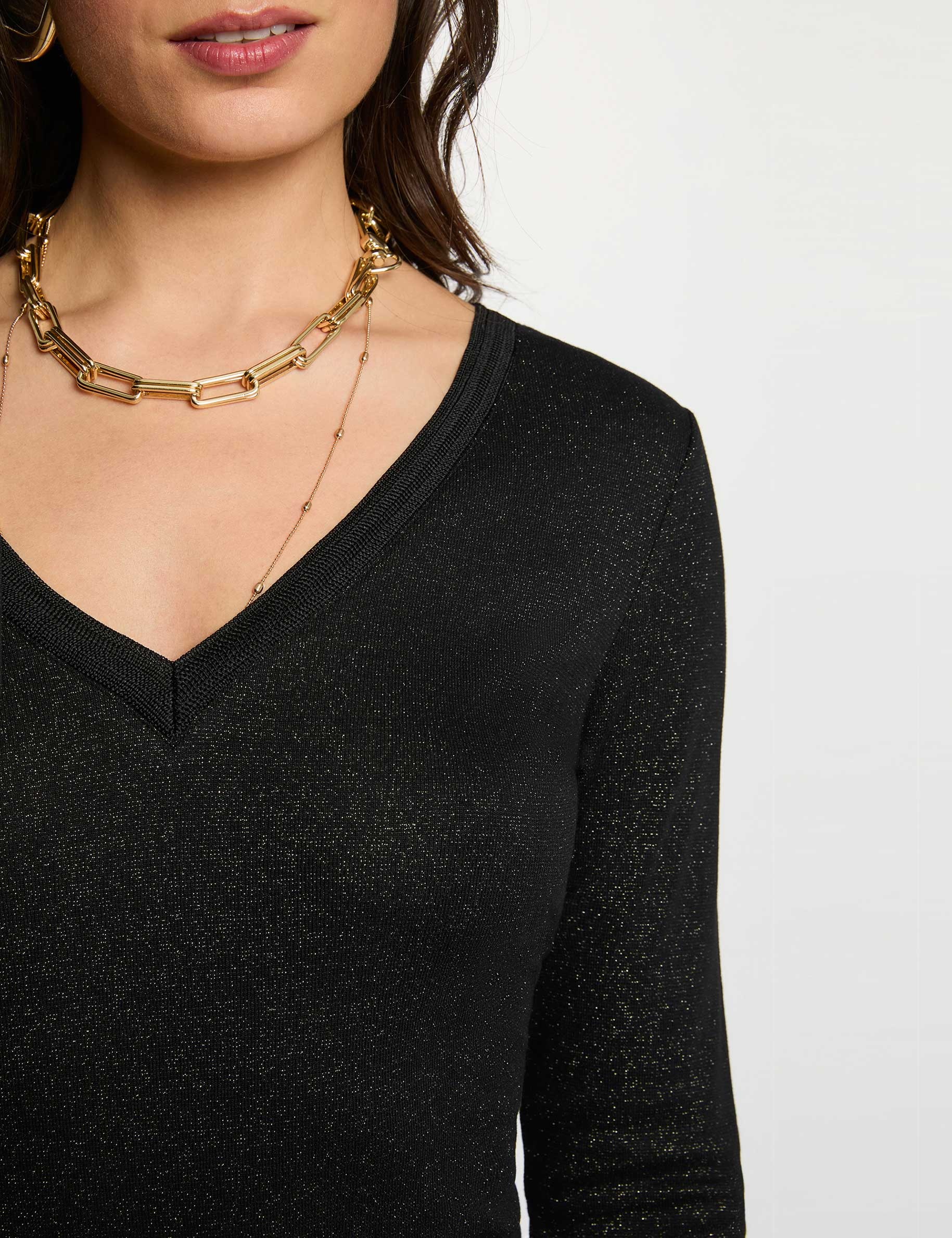 Fitted v-neck t-shirt black women