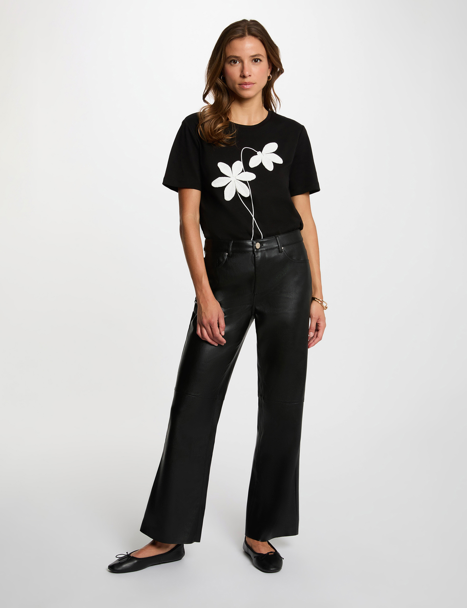 Straight t-shirt with round neck black women