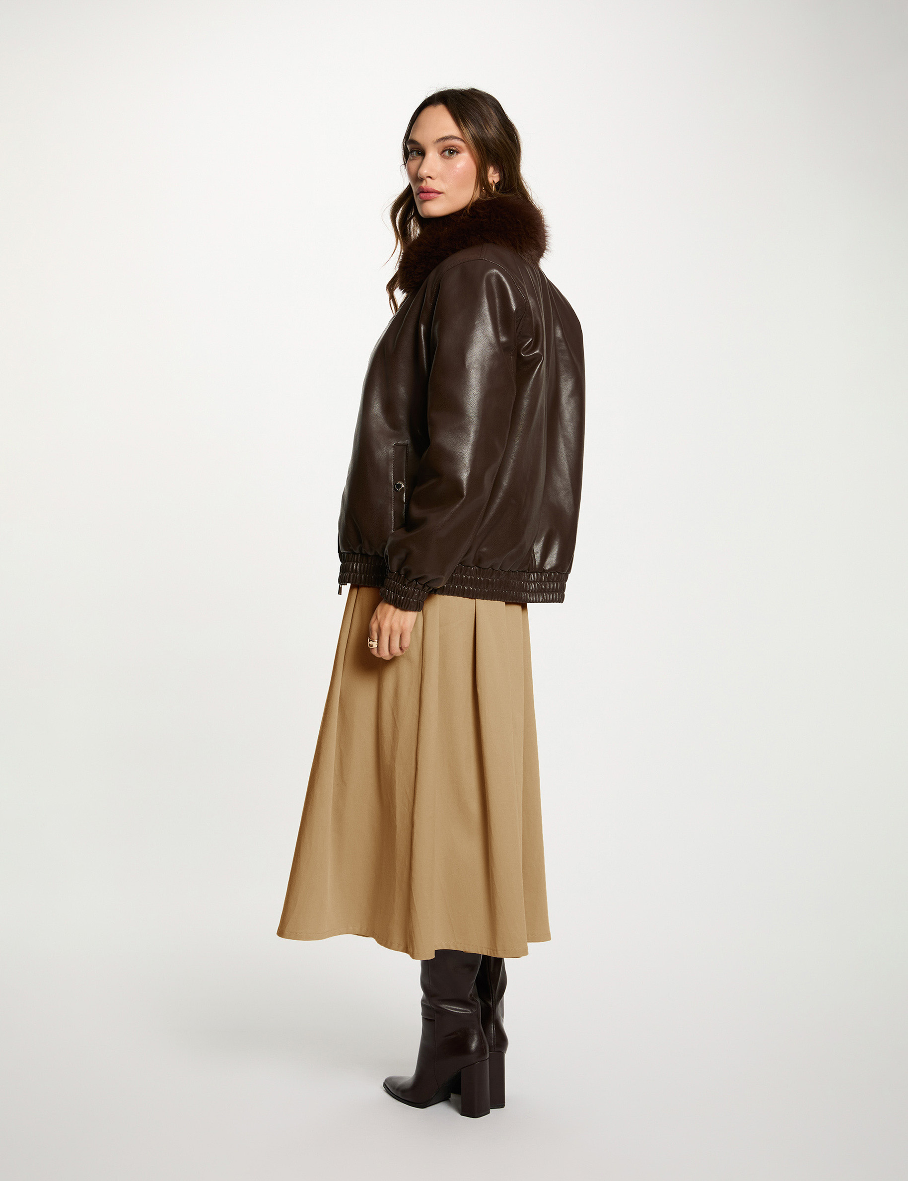 blouson court col fourrure marron fonce femme Blouson court col fourrure marron foncé femme