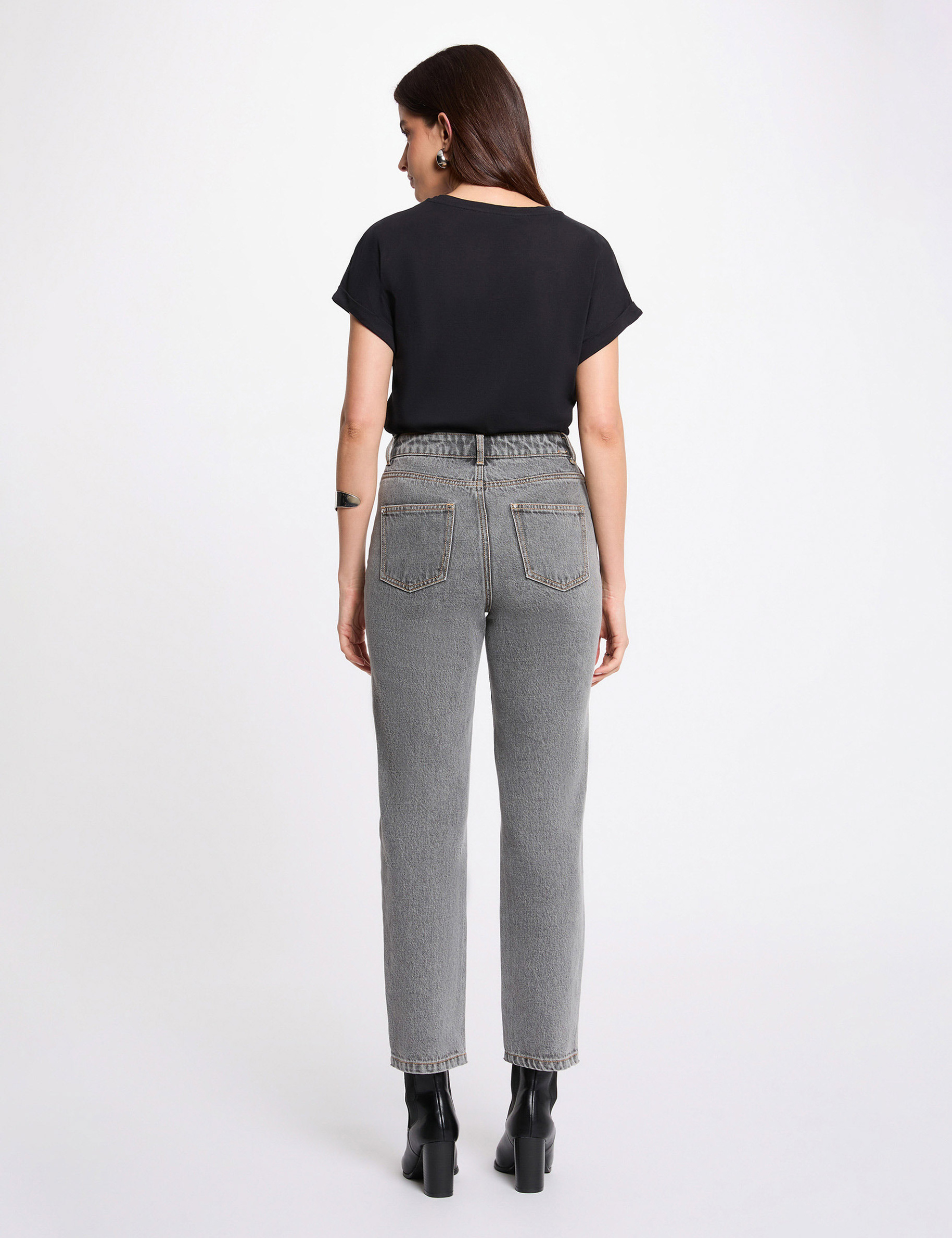 T-shirt with embroidered sleeves black women