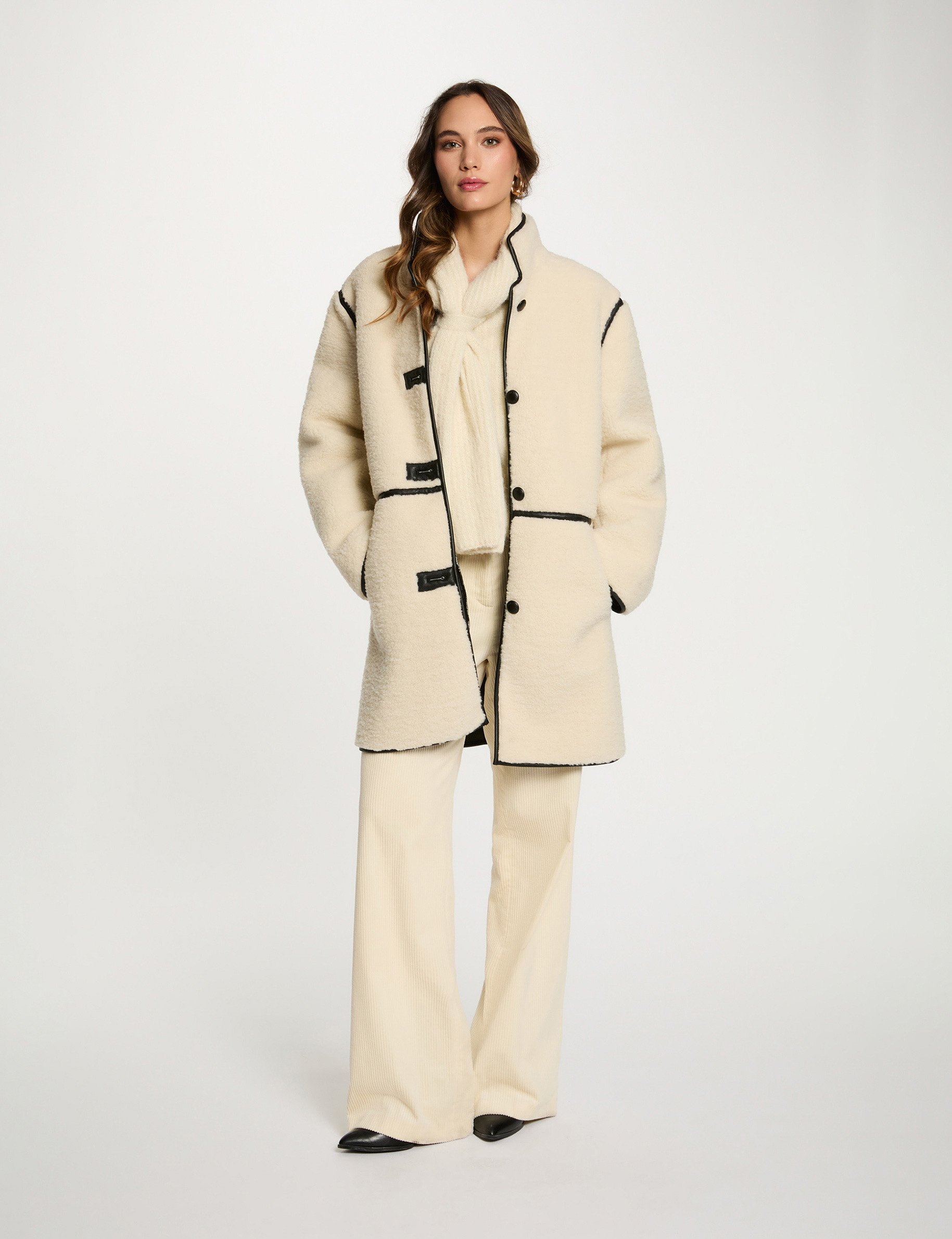 Oversized fluffy coat beige women