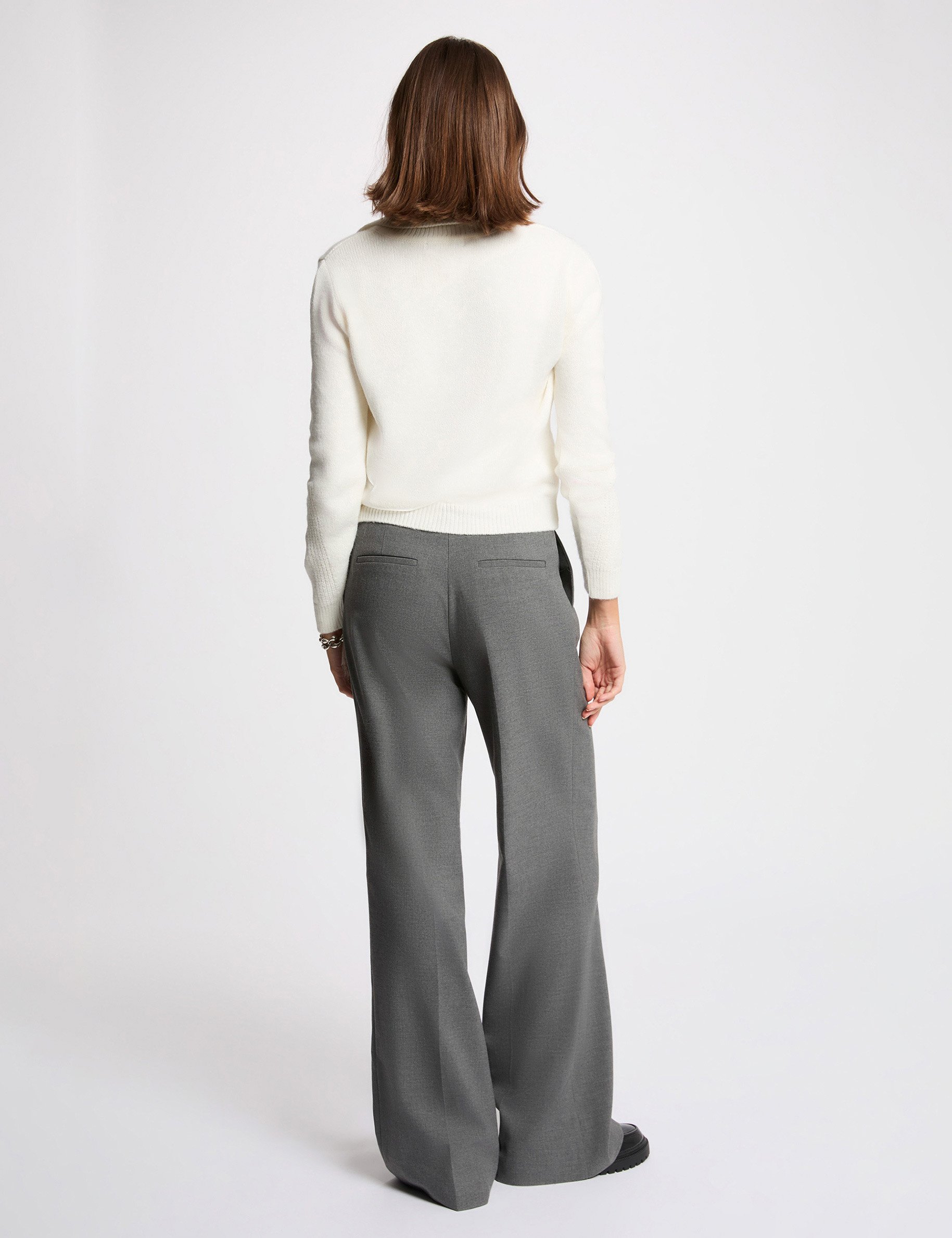 Sweater with a turned-down collar white women