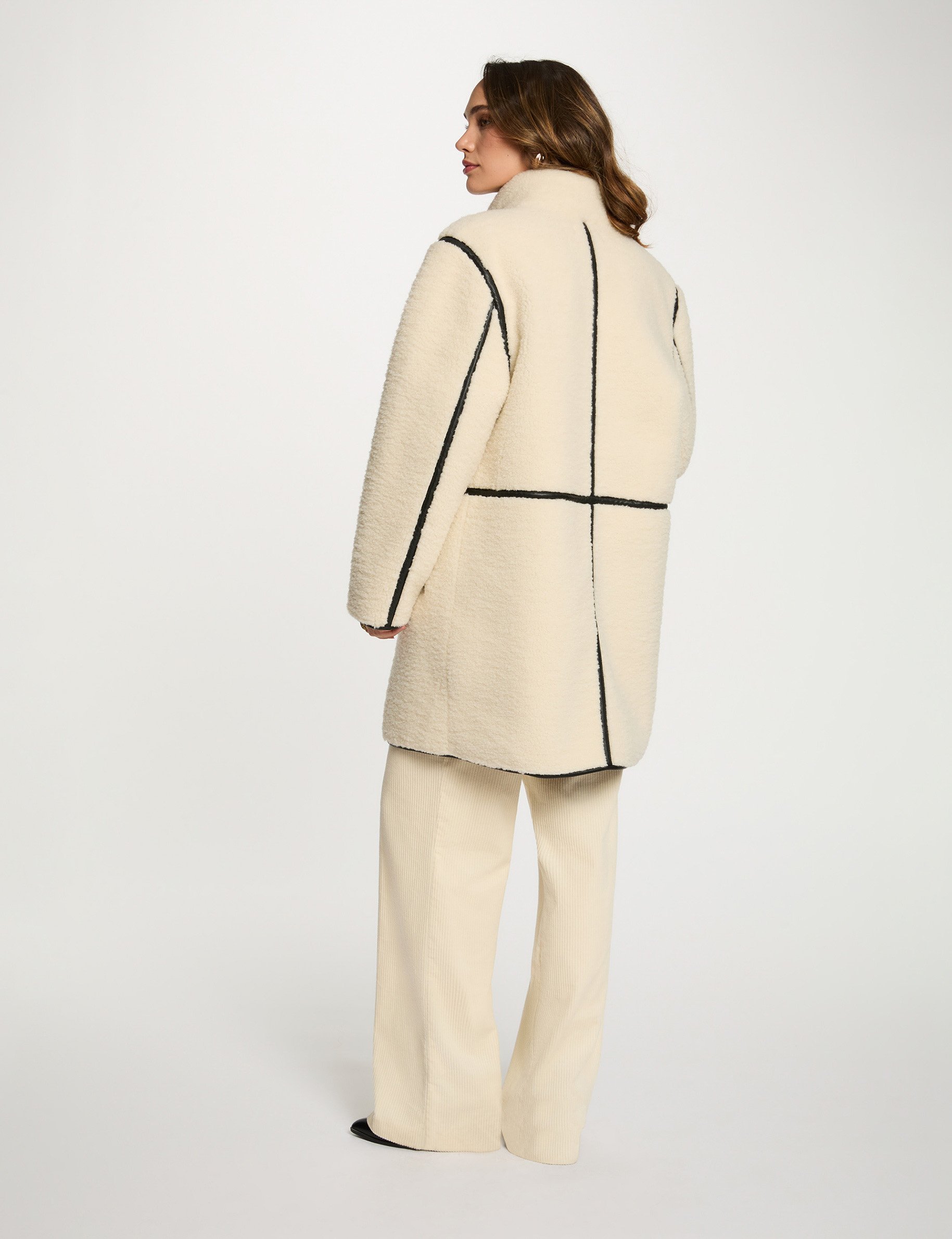 Oversized fluffy coat beige women