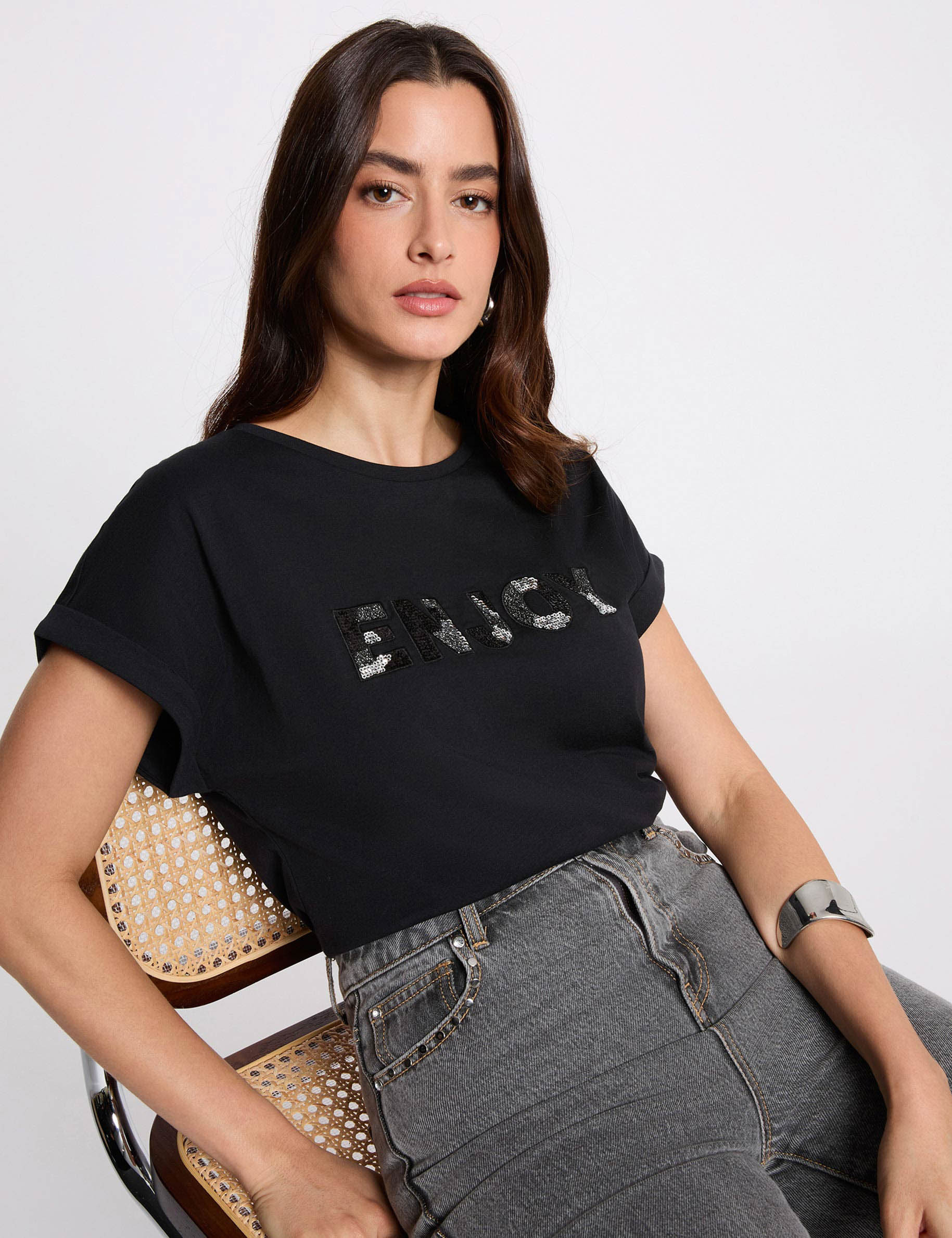 T-shirt with embroidered sleeves black women