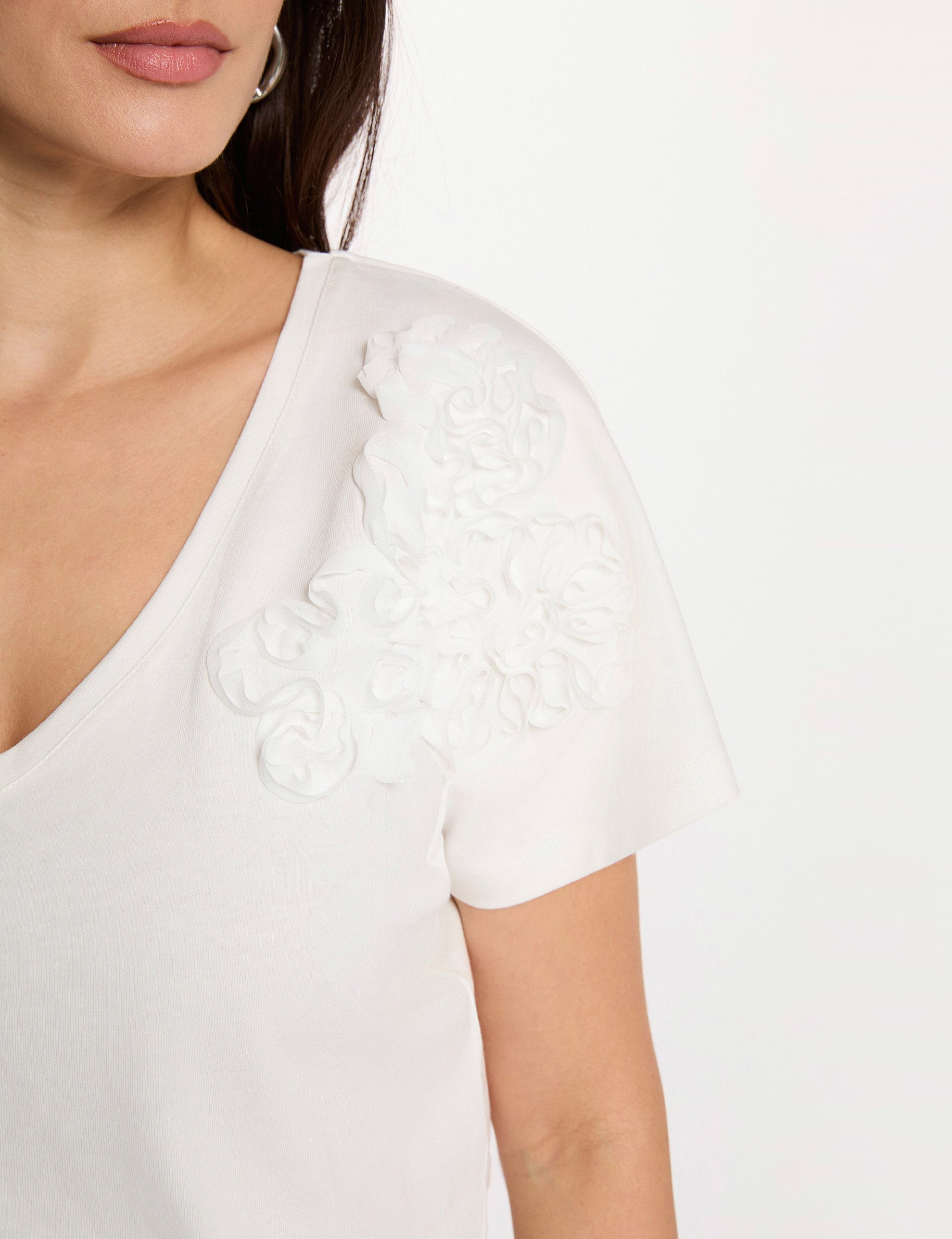 V-neck short-sleeve t-shirt white women