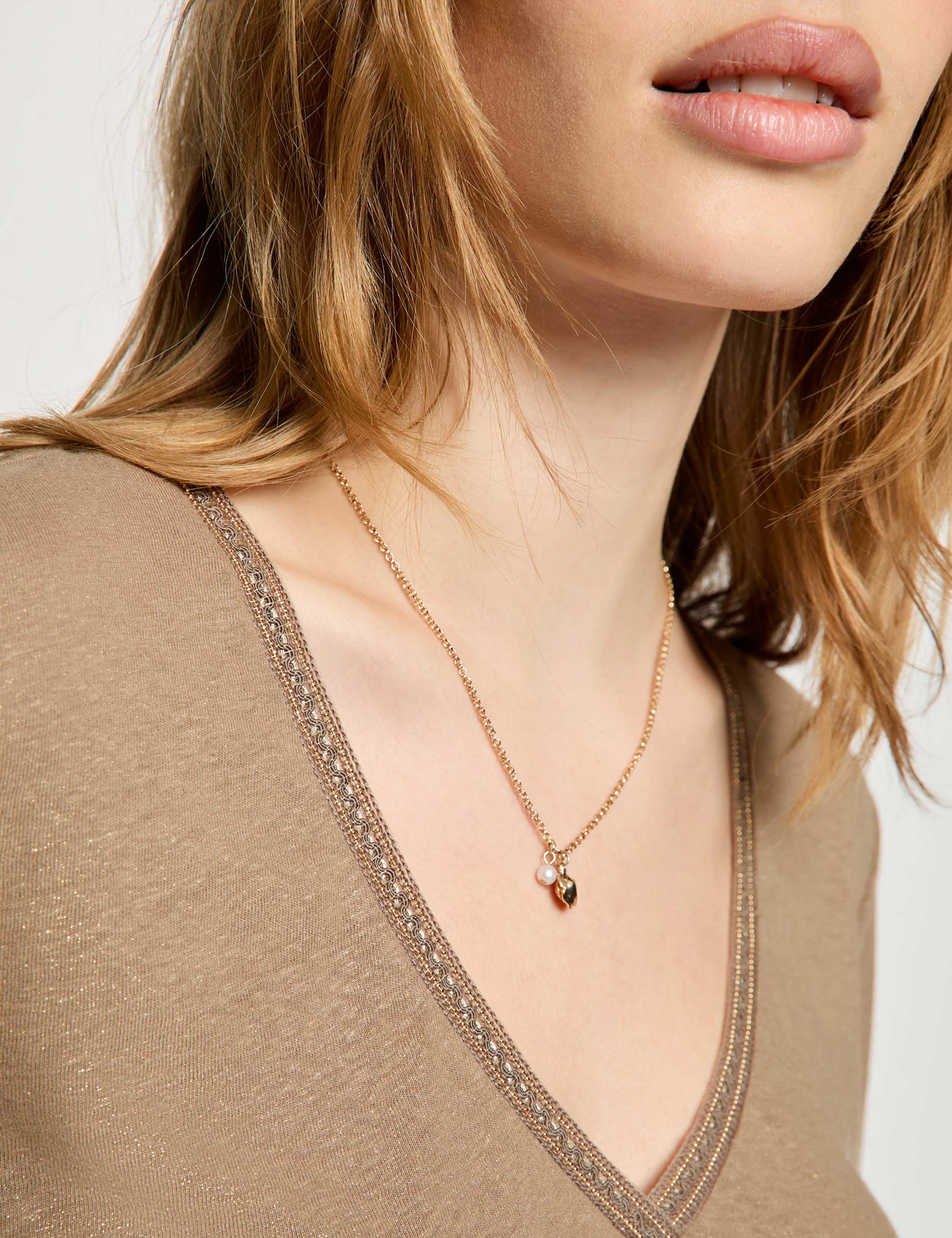 Pearl-embellished v-neck t-shirt taupe women