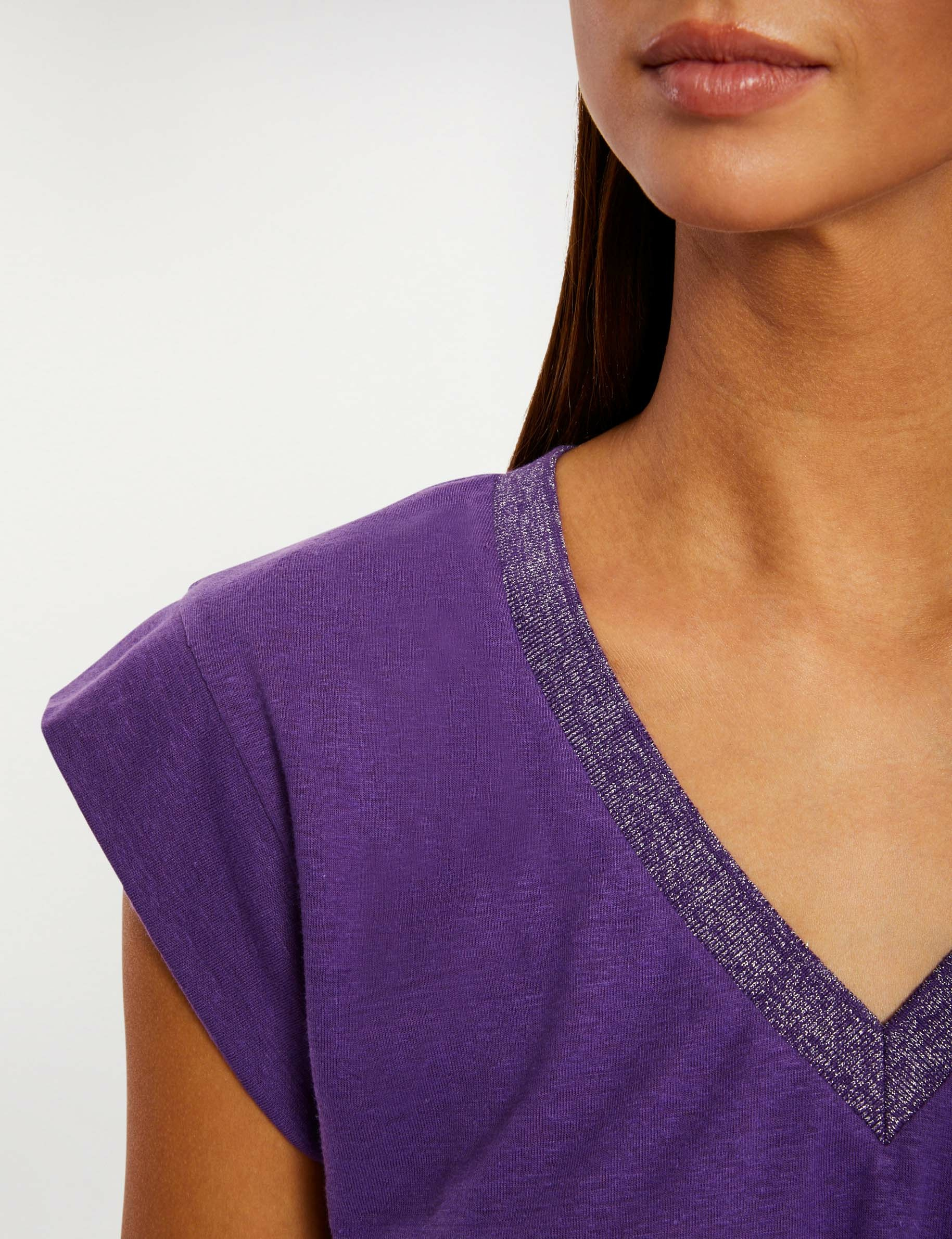 Short-sleeved t-shirt with V-neck dark purple ladies' Short-sleeved t-shirt with V-neck dark purple ladies'