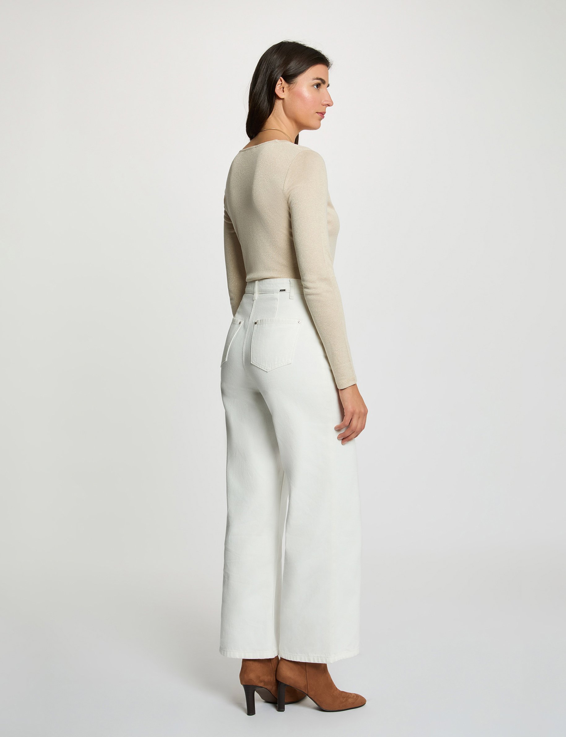 Fitted v-neck t-shirt ivory women