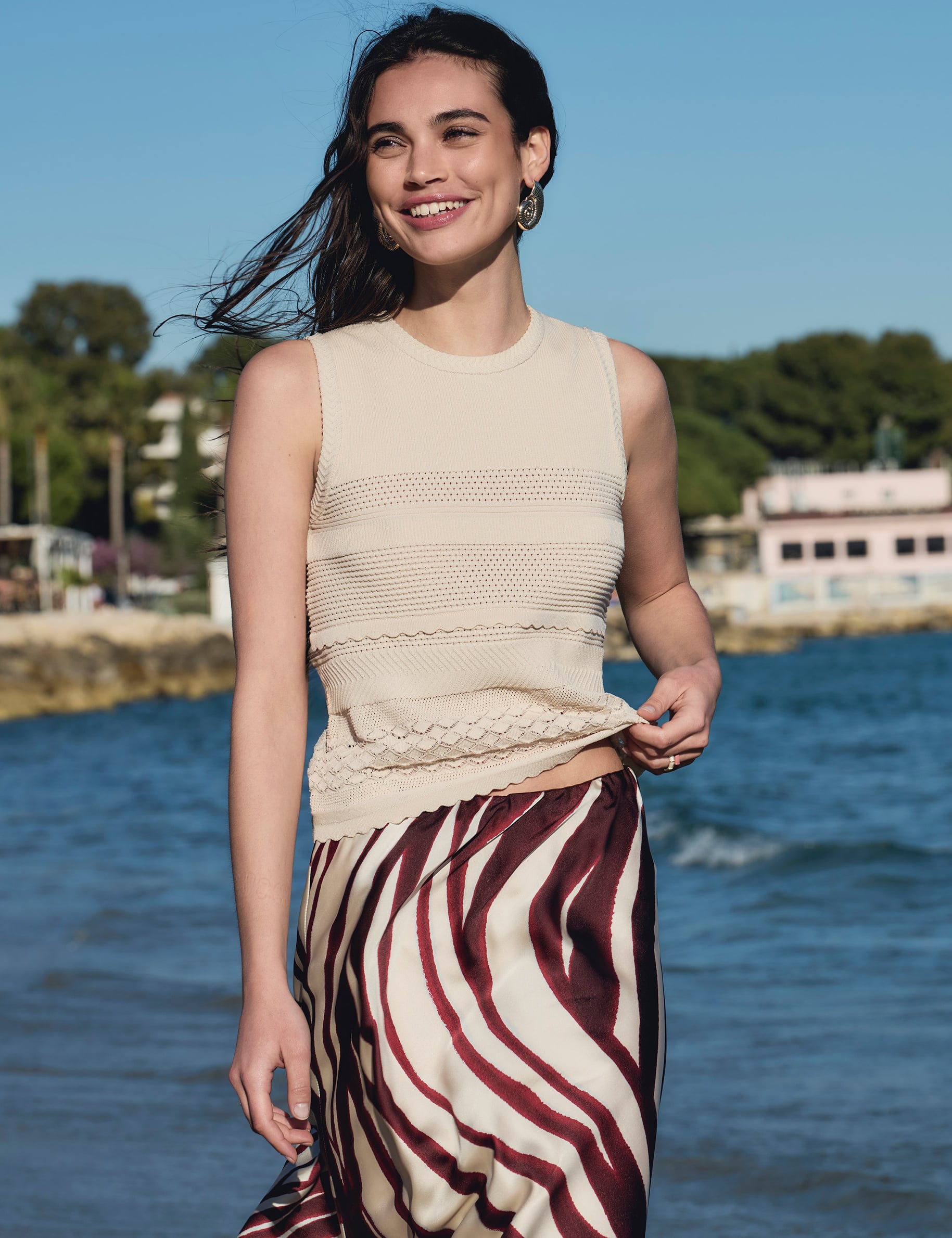 Sleeveless sweater with round neck beige women