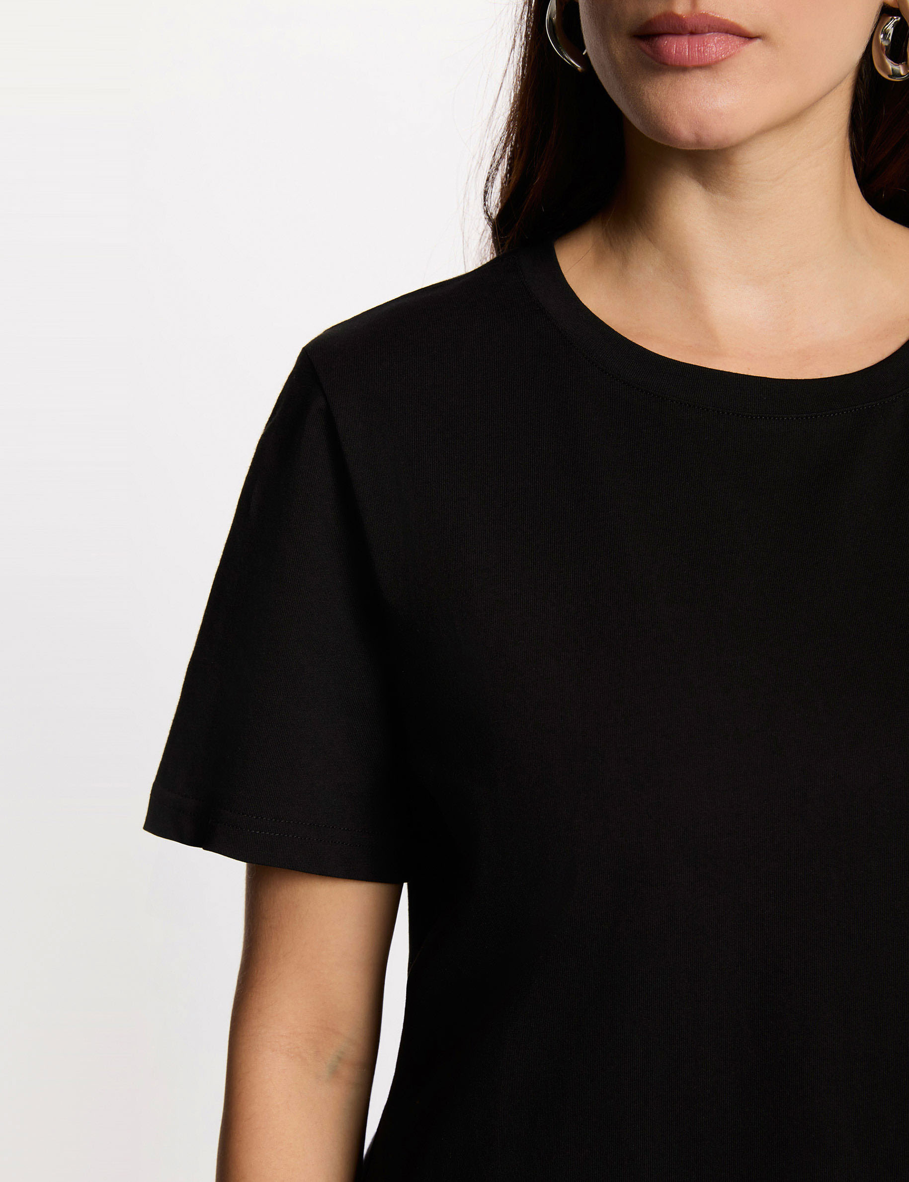 Embroidered round neck t-shirt black women