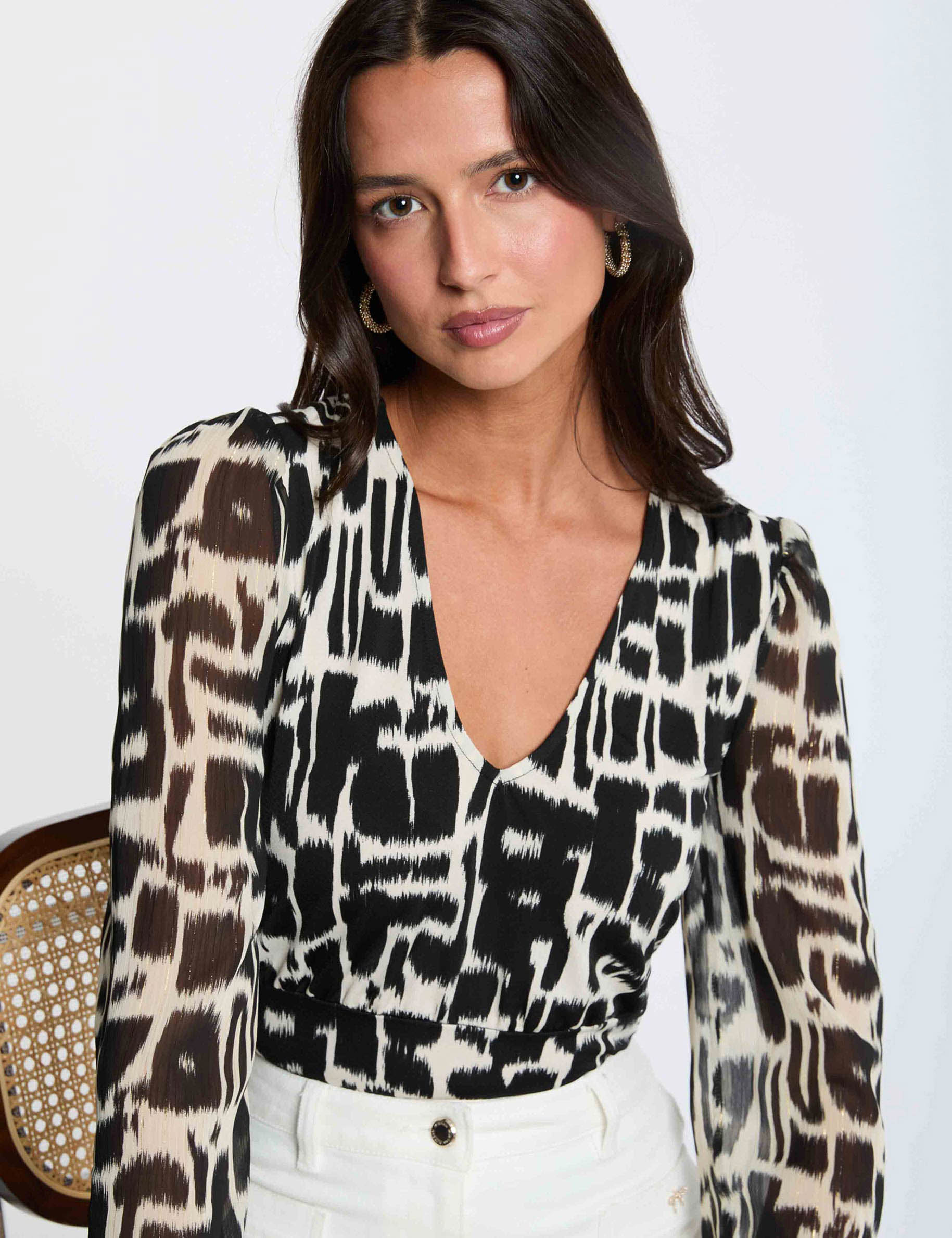 V-neck t-shirt with sheer sleeves multicolor women