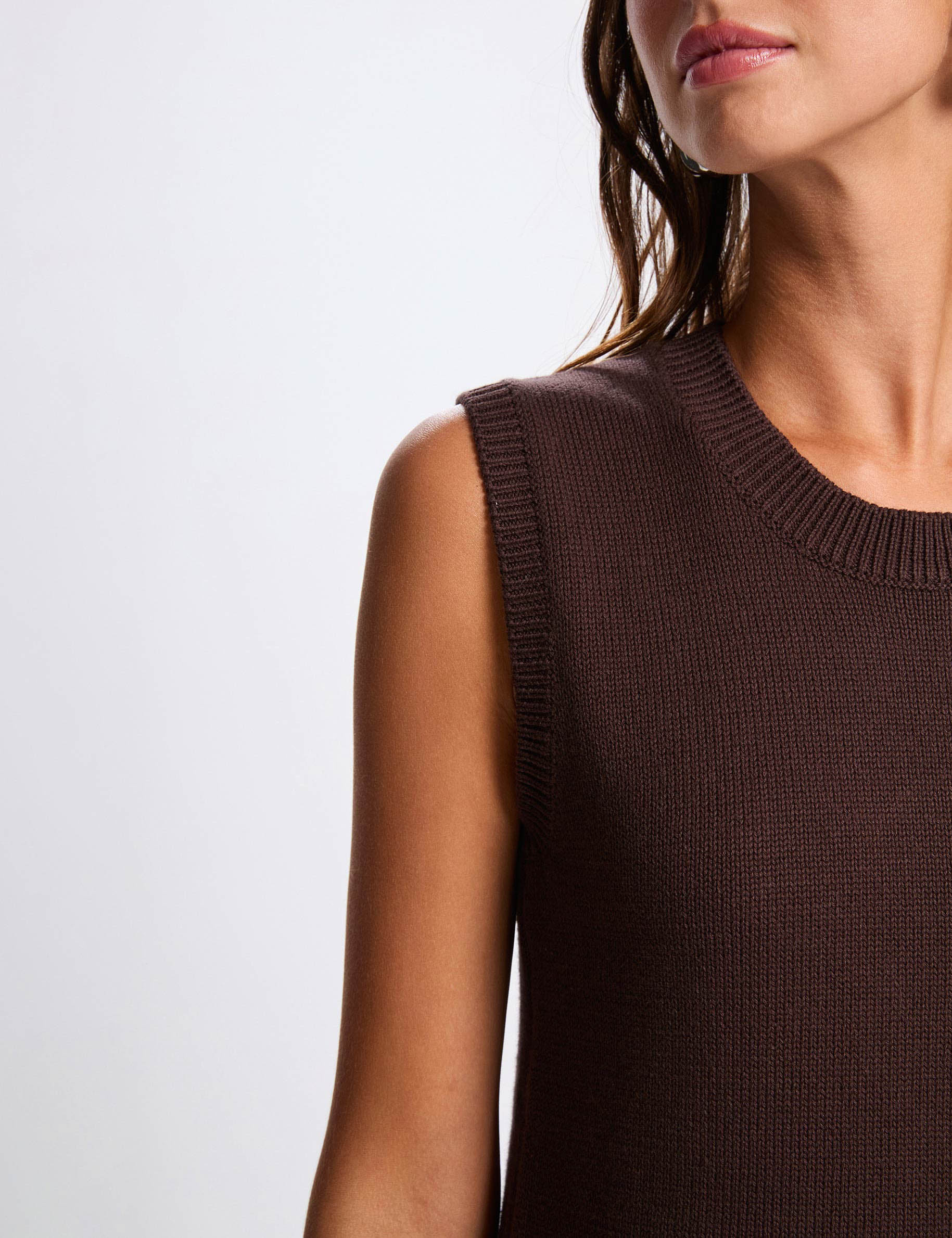 Sleeveless sweater dark brown women