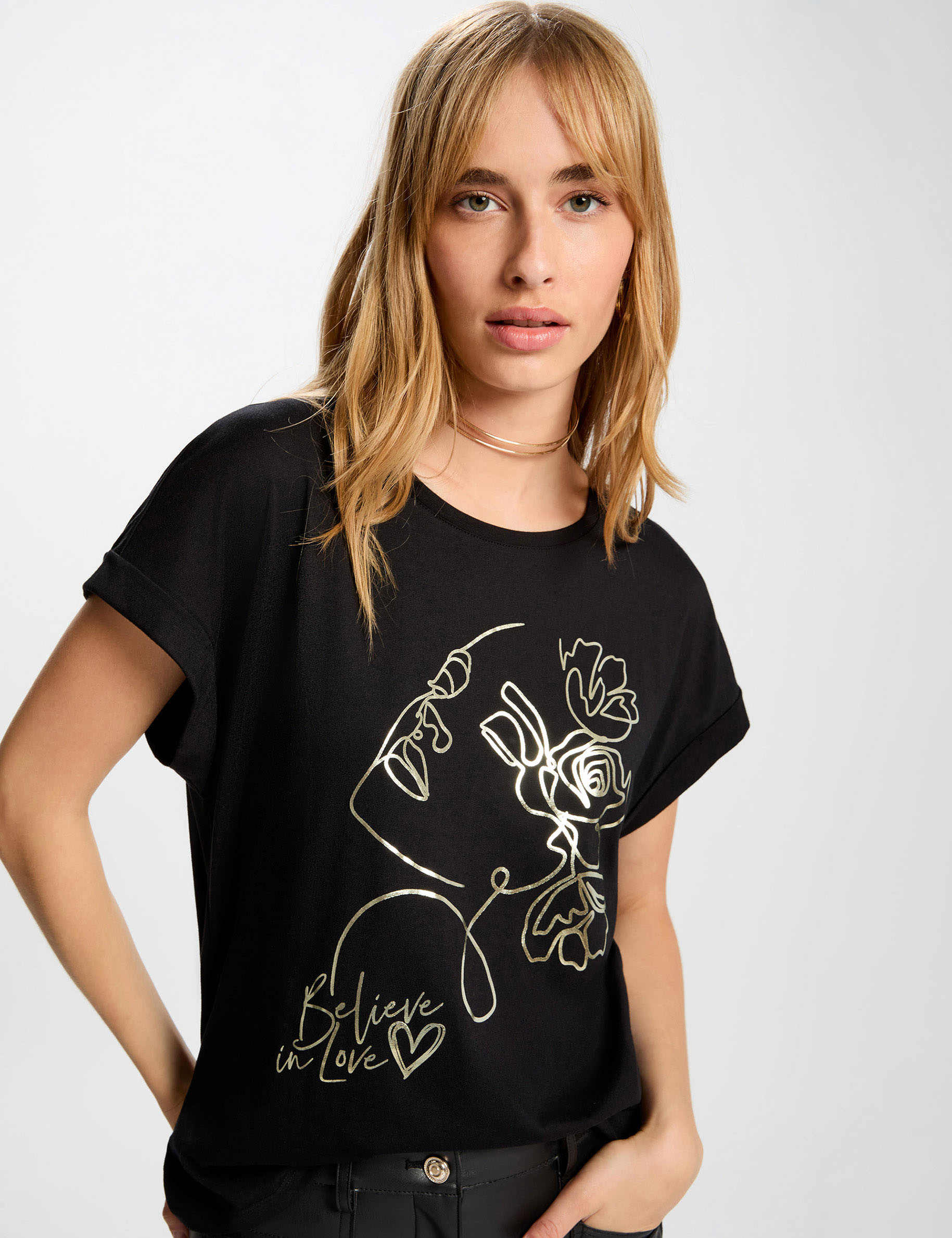 Straight t-shirt with round neck black women