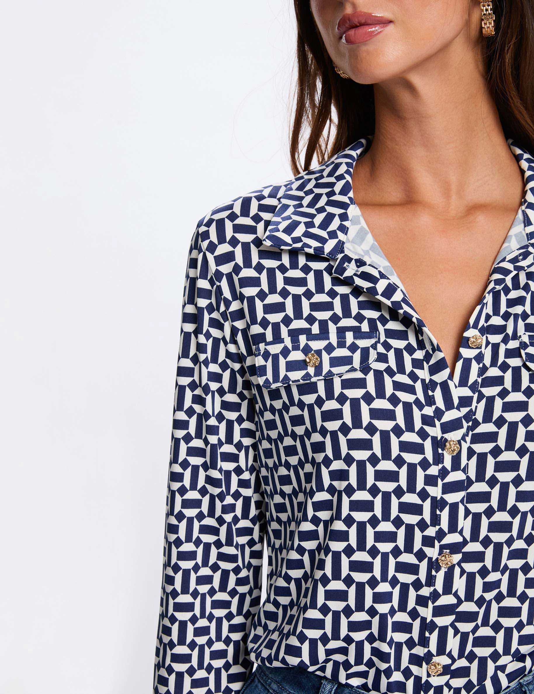T-shirt with a turned-up collar white women