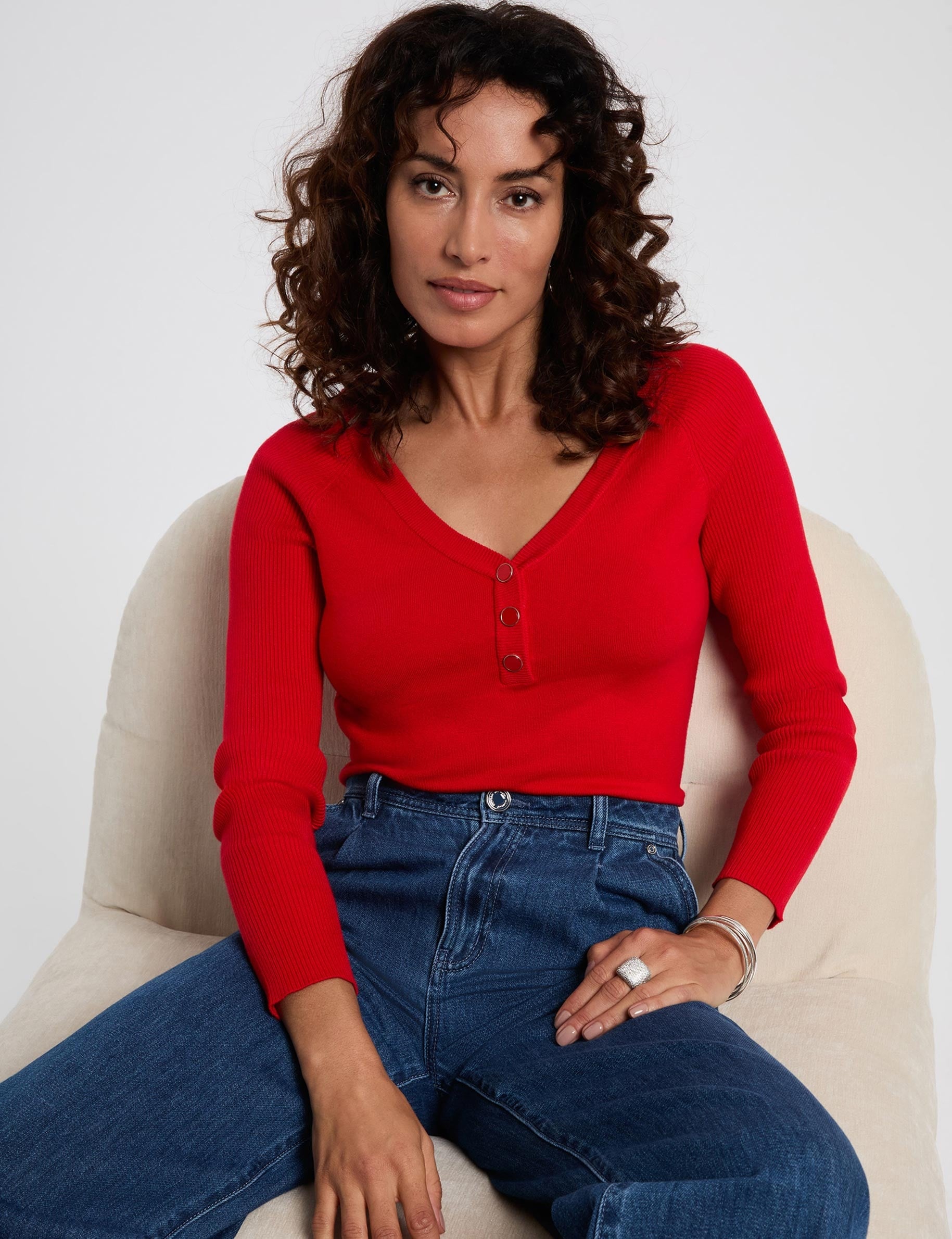 Fitted V-neck sweater red women